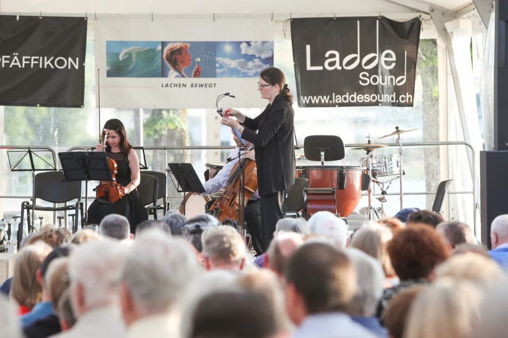 Kammermusik-Ensemble auf der Open-Air-Bühne