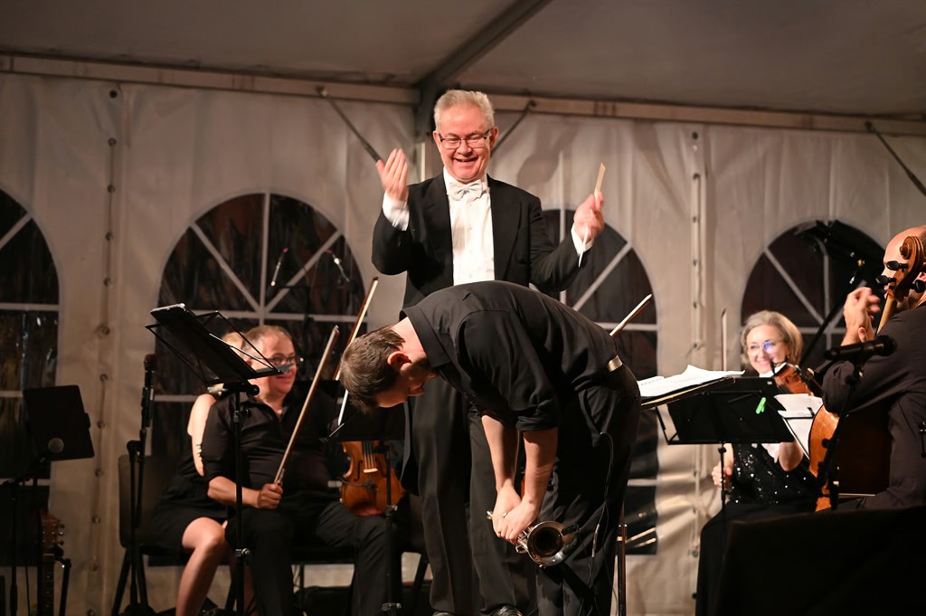 Valentin François verbeugt sich nach seinem Solobeitrag